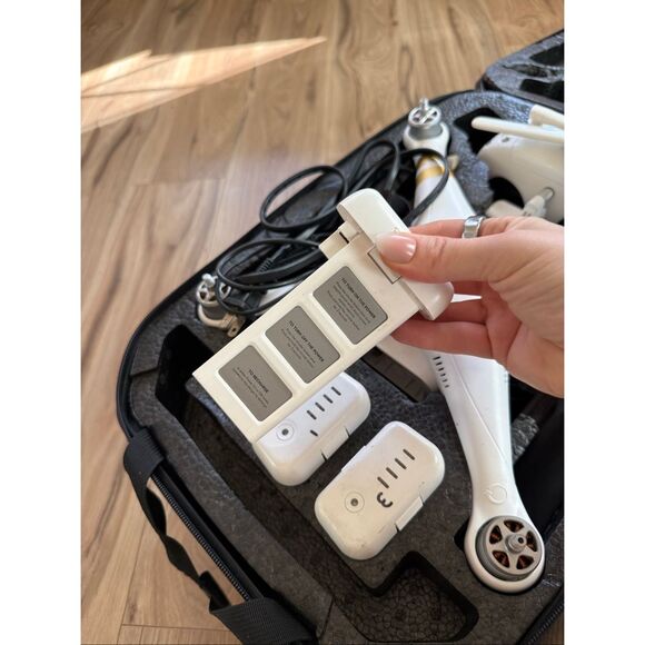 DJI Phantom 3 Professional Quadcopter with 4K Camera and 3-Axis Gimbal - White - Picture 2 of 16